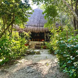 Glamping Bunga Lotus Camping Tulum